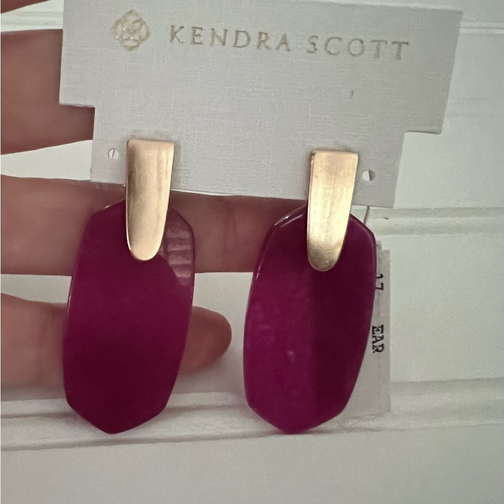 Kendra Scott new with tags Burgundy earrings.